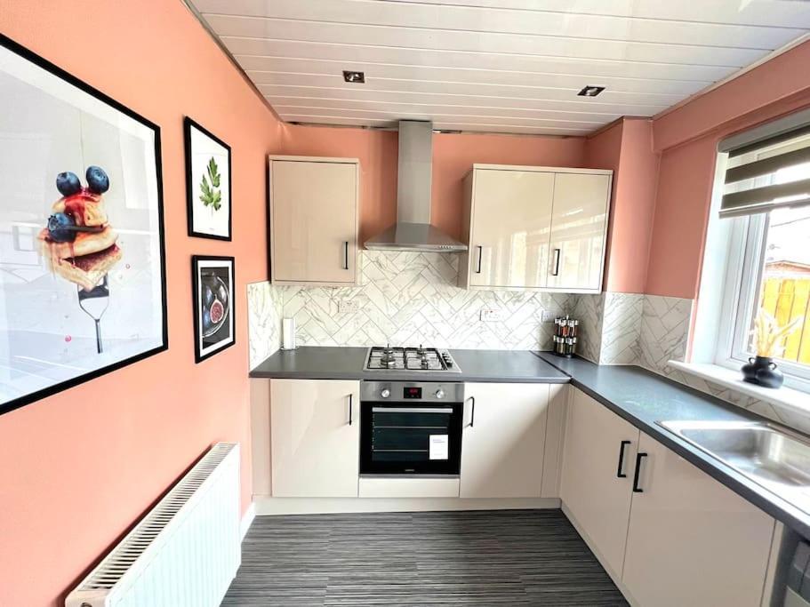 Quirky, Family Home In Glasgow Cardonald Exterior foto