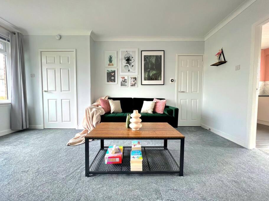 Quirky, Family Home In Glasgow Cardonald Exterior foto